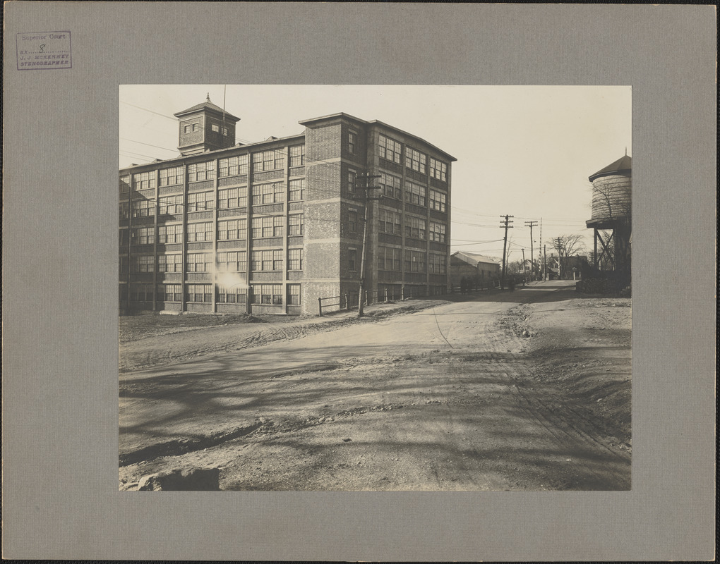 Photograph of the center of Pearl Street at South Braintree from the