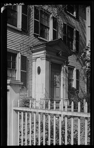 Salem, Washington Square, exterior