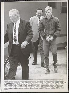 Connecticut escapee in chains
