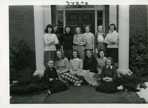 Abbot Academy Juniors: front row: F. Brown, Greenwald, Dow, Griffin, Hamby, C. Kimberly, F. Johnson; front: Maddux, Redfield, Dartt, Gonzalez, Williams, Noss