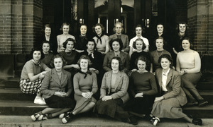 Abbot Academy new alumnae relatives: back row: Lucia Buchanan, Joan Webster, Carol Whittemore, Barbara Bobst, Doris Hauser, Beatrice Tyer, Elizabeth Weaver, Marie Appleby; middle row: Marjorie Dean, Jean Appleby, Ruth Poore, Virginia Rice, Joan Waugh, Margaret Little; front row: Barbara Bellows, Virginia Jones, Elizabeth McBride, Mary Woodman, Ann Schoepflin, Margaret Prudden