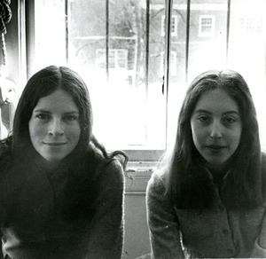 Susan Urie '72 and Kate Tomlinson '73