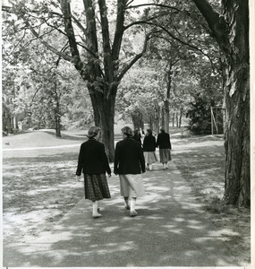 Students strolling on the Abbot Academy campus