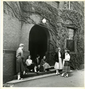 Abbot Academy students in front of Draper Hall