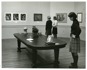 Abbot Academy students in art gallery