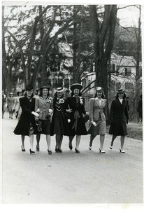 Abbot Academy students walking on campus