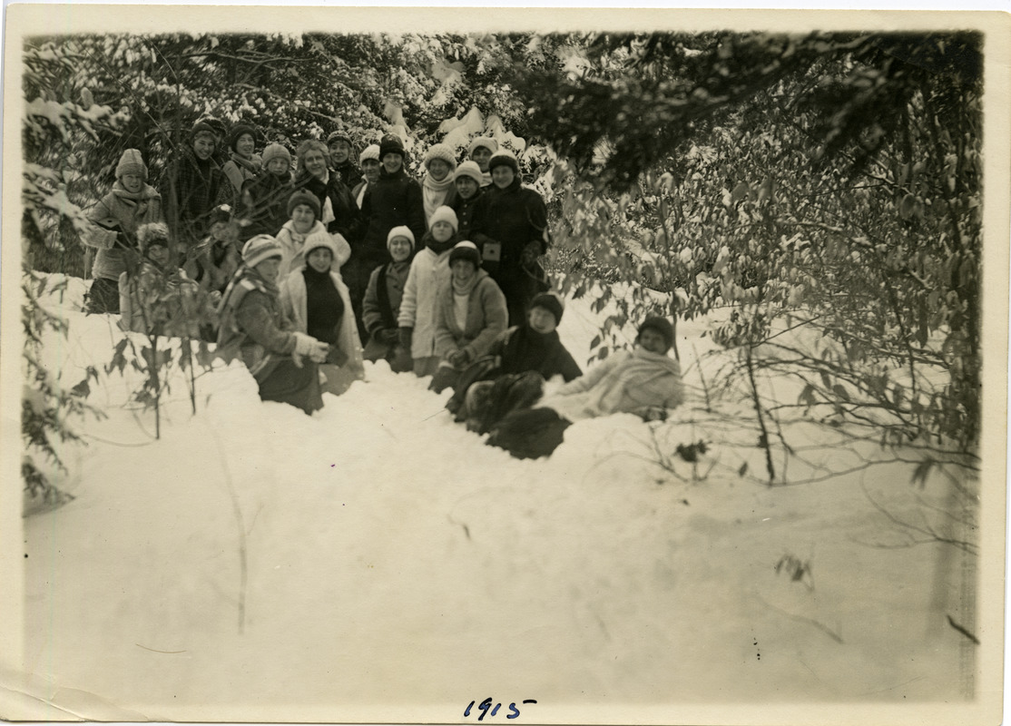 Class of 1915 students