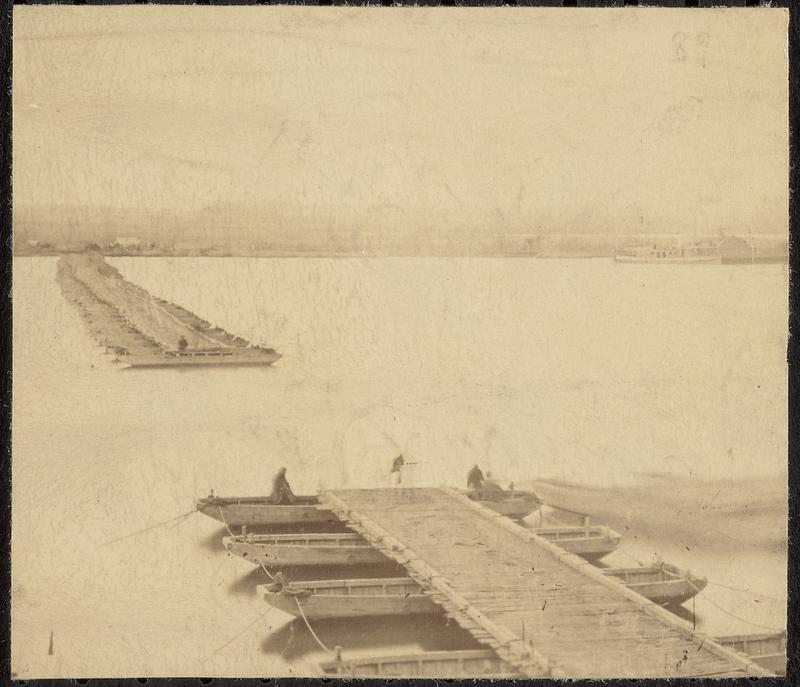 Pontoon bridge opened for steamers