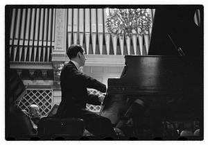 Sanroma Jesus at Boston Pops performance close ups from under the piano