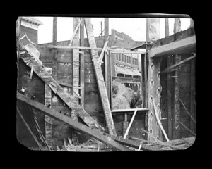 Demolishing of Benjamin Thompson house