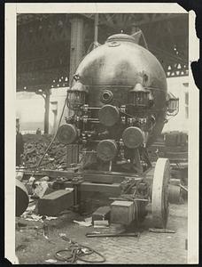 Photo of..New Diving Bell for Salvaging Sunken Ships. News item..The American salvage co.'s diving bell being taken to trinity place and Thames St., New York--This bell is designed for use in salvaging material from sunken ships.