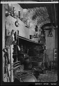 Daniels House, Salem: interior, fireplace