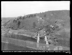 Relocation Central Massachusetts Railroad, erecting steelwork for viaduct, westerly, Clinton, Mass., Mar. 6, 1903