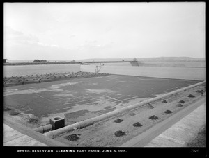 Distribution Department, Mystic Reservoir, cleaning east basin, Medford, Mass., Jun. 5, 1915