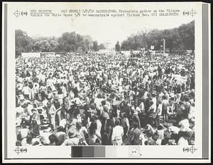 Washington: Protestors gather on the Ellipse behind the White House 5/9 to demonstrate against Vietnam War.