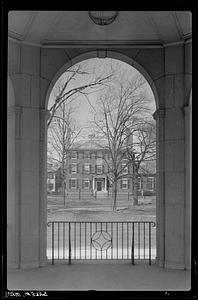 Salem, Washington Square, exterior