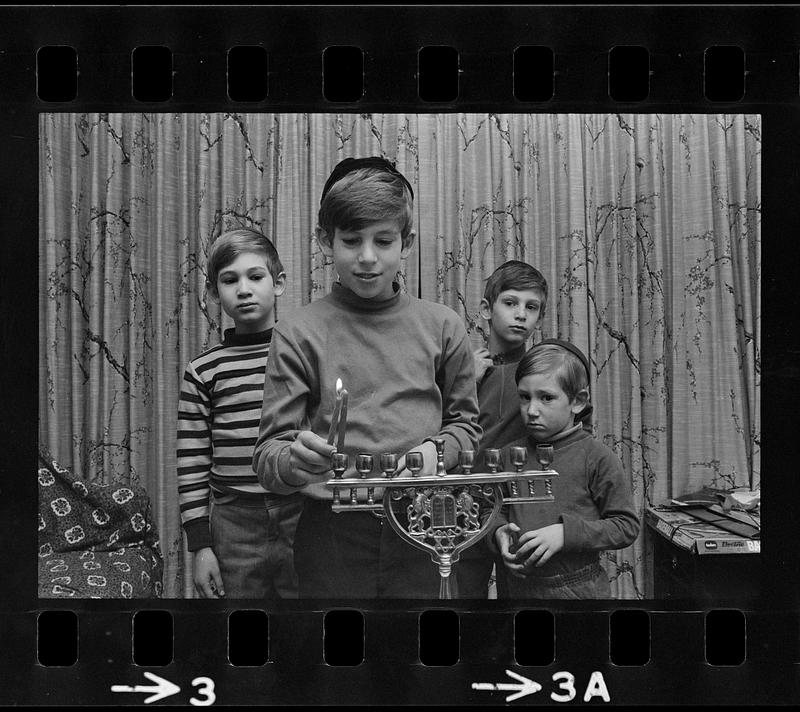 Lighting hanukkah candles late