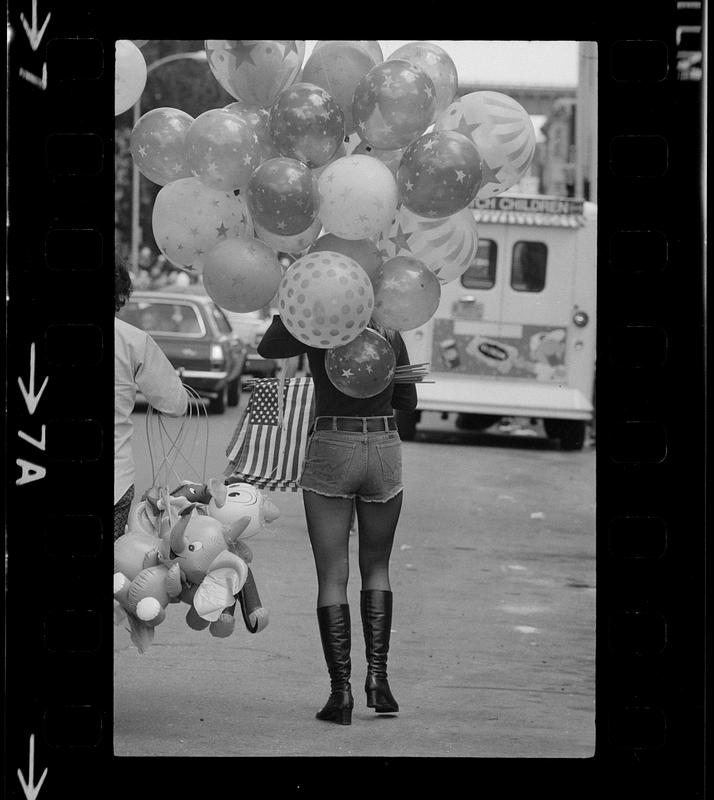 Balloon seller in short shorts, Charlestown