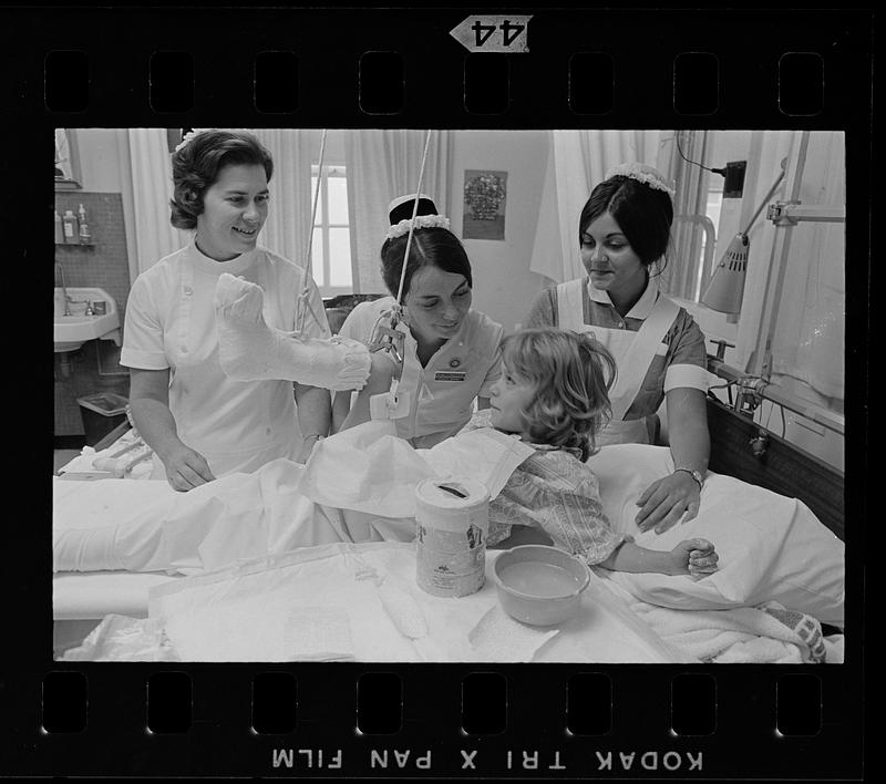 Mass. General Hospital student nurses, nurse instructor & young patient ...