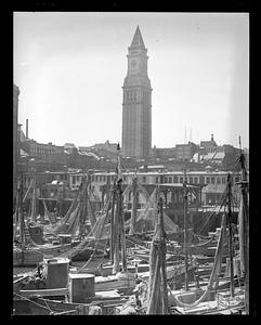 Italian fishermen in for Easter, Custom House