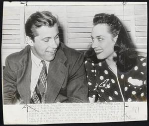 Frankie Sinkwich Weds Student-Dancer--Frankie Sinkwich, All-America Football star at the University of Georgia, and his bride, The former Adeline Weatherly, 19-year-old dancer and Oglethorpe University student, chat in the home of her parents here after their surprise marriage in Abbeville, S.C. They will live at Athens, site of the University of Georgia, while Frankie completes his last year of study and football.