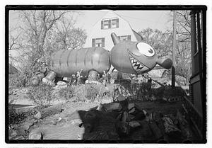 Giant cat character balloon