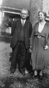 Lorenzo Gifford (1870-1952) and his wife Nora Pierce Gifford (1879-1973)