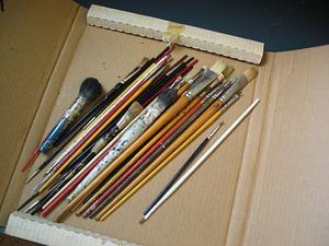 Paint brushes of varying size