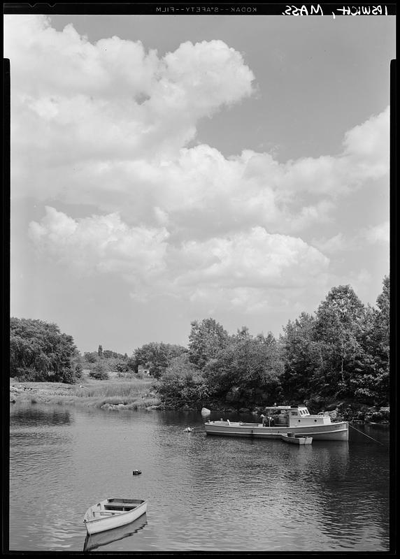 Ipswich, boats on water