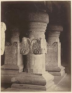 Pillar in upper storey of Jagannath Sabhâ