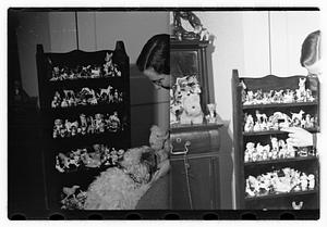 Miss Liddie A Livevey, collector of miniature dogs, 400, 1 live one