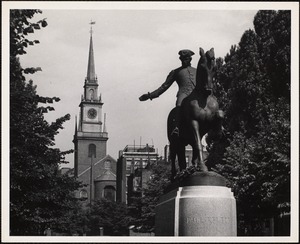 Old North Church, Boston. At right - statue of Paul Revere