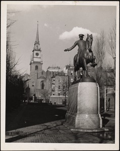 Old North Church, Paul Revere statue