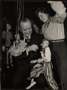 Dorothy Zaconick (director of Suzari Marionettes) introduces Suzari to George Kraska