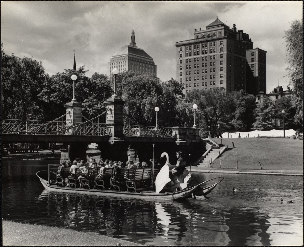 Swan boat - Boston Public Gardens