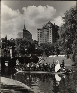 Swan boat - Boston Public Gardens