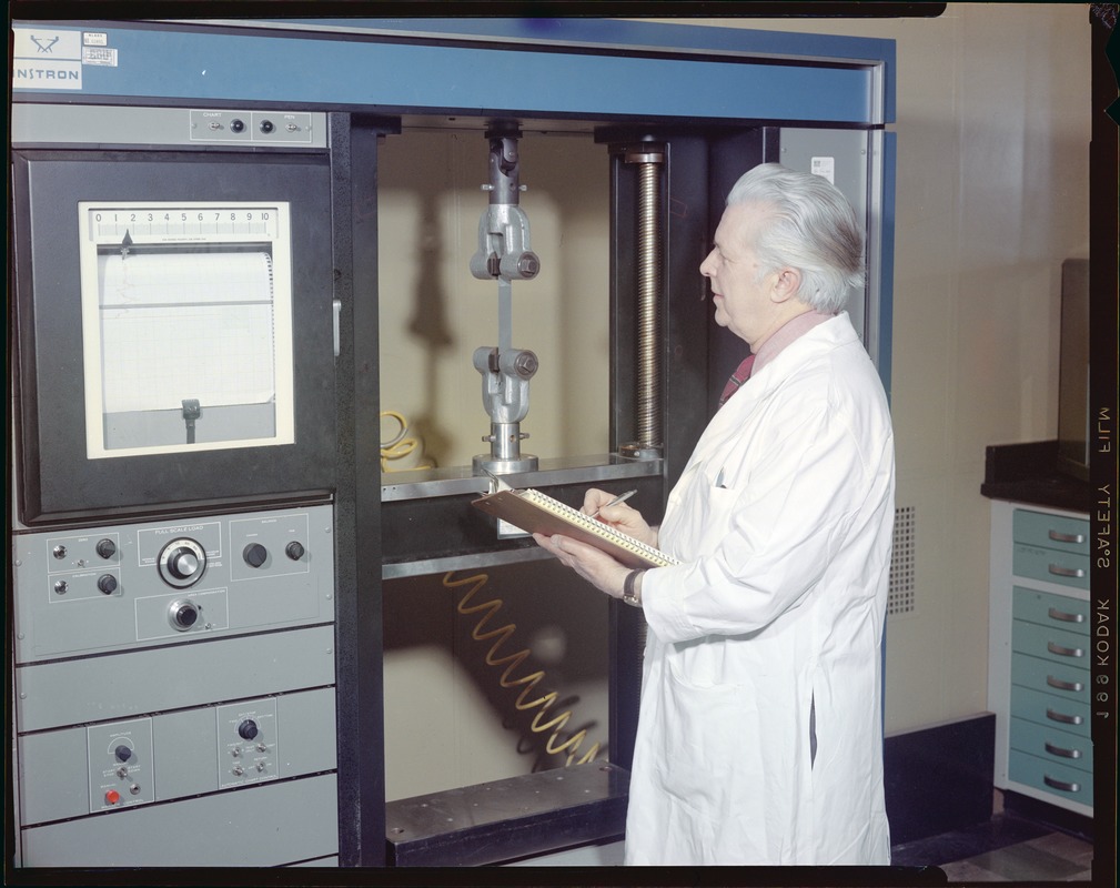 Personnel, lab shot, Carl Frenning, adhesive testing on Introix (CEMEL)
