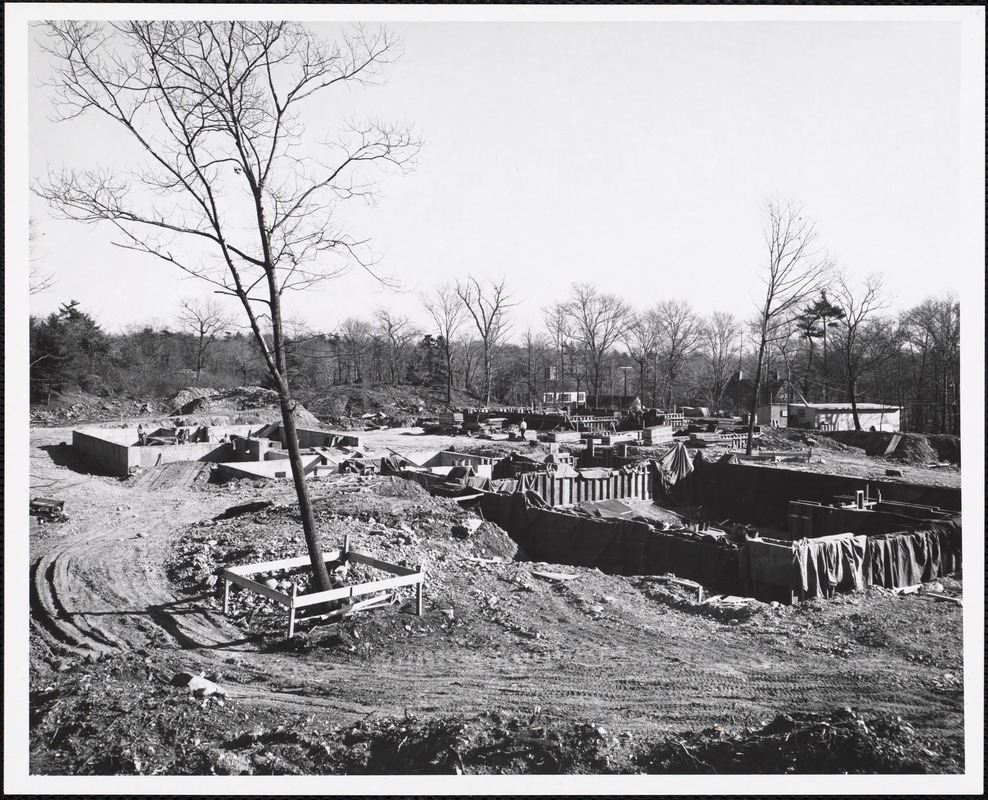 Women's residence at Pine Manor