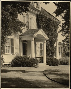 House's - exterior (Wellesley campus)