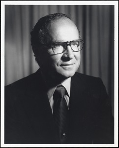 Jeno F. Paulucci. Convocation speaker 1982
