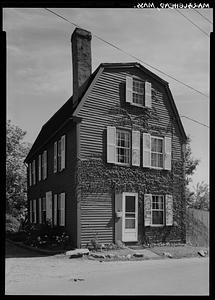 Marblehead, cottage by Boston Yacht Club