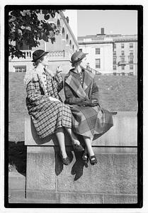 Models posing, Boston State House
