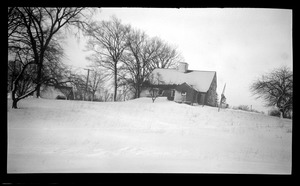 Major John Bradford House, 50 Landing Road, view of rear facade and well in the snow