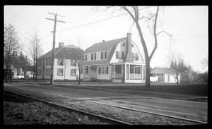Bildad Washburn Tavern, 234 Main Street, and Winthrop D. Ford House, 236 Main Street