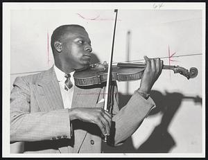 Brilliant American violinist Elwyn Adams, 27, of Cleveland, is making his American debut tonight at Jordan Hall. The graduate of New England Conservatory of Music has received wide acclaim during European recitals.