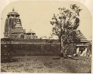 View of Lingaraja Temple and entrance gate, Bhubaneswar