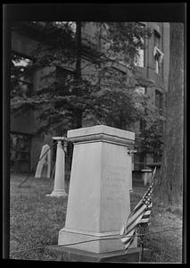 Paul Revere Monument, Granary Cemetery