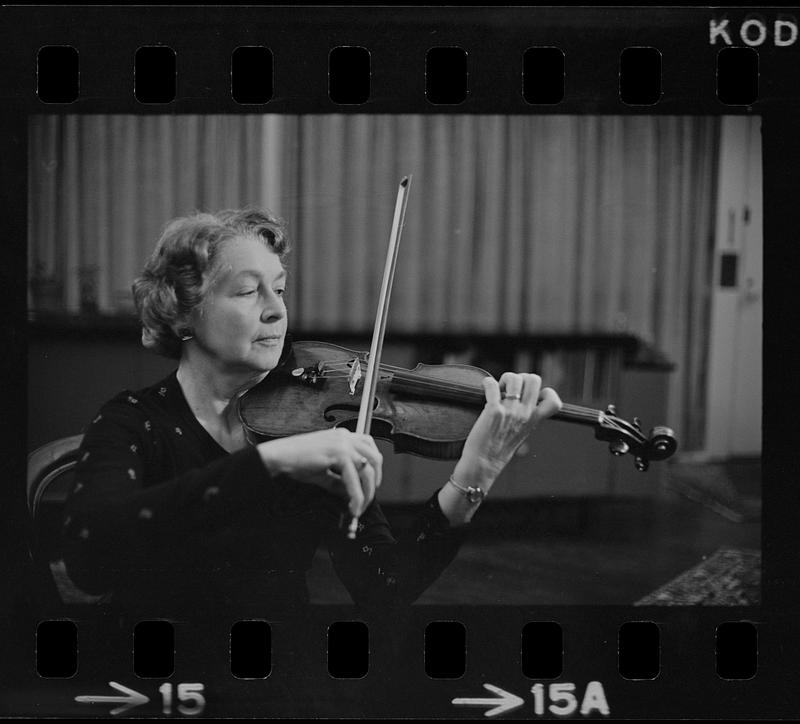 Florence Chapman Pearson playing violin