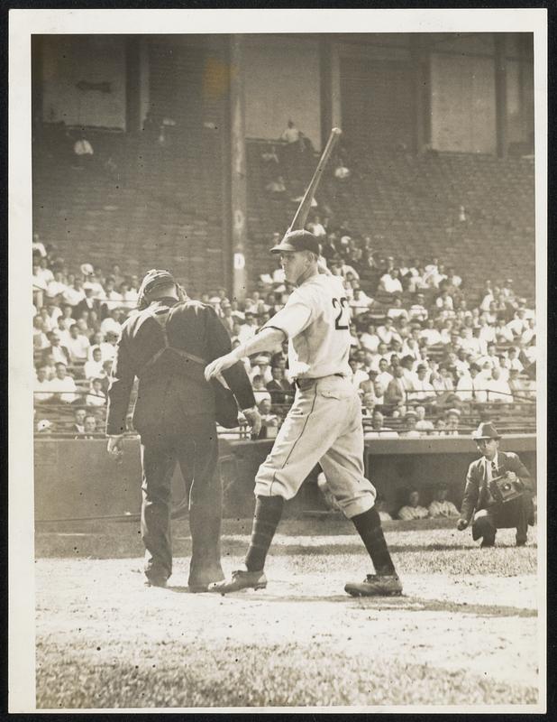 It seems that Blondy of Lynn, Giants' third sacker, had been drawing the well-known "horse collar" from Bobby Smith of the Braves at the Wigwam yesterday, and when Bobby struck out Blondy in the sixth inning, the Lynn man's anger knew no bounds. He is here shown about to throw away his bat to add emphasis to a soul-easing expletive. Umpire Charley Rigler is turning away in horror. We regret the lack of a sound picture of Ryan when Dick Barrett fanned him in the eight inning.