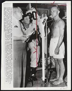 Bobby Shantz Weighed and Measured - Bobby Shantz, Philadelphia Athletics lefthander who is leading the Major Leagues with sixteen wins and three defeats, tipped the beam at 139 1/2 pounds when he was placed on the scales tonight by Fred Humphreys, chief of Philadelphia's Bureau of Weights and Measures, with A's manager Jimmy Dykes looking on. Shantz' size had been the subject of much discussion among fans and teammates.